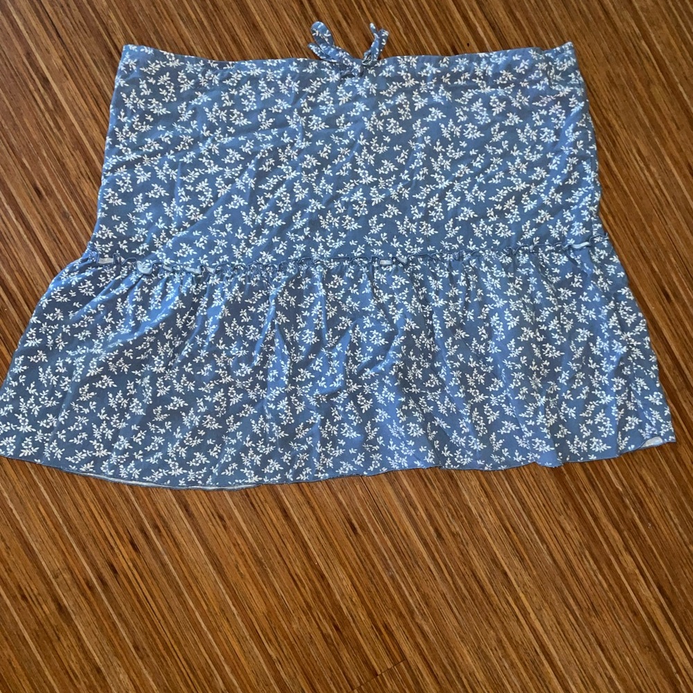 Brandy Melville. Blue and white floral mini skirt with adjustable tie waist